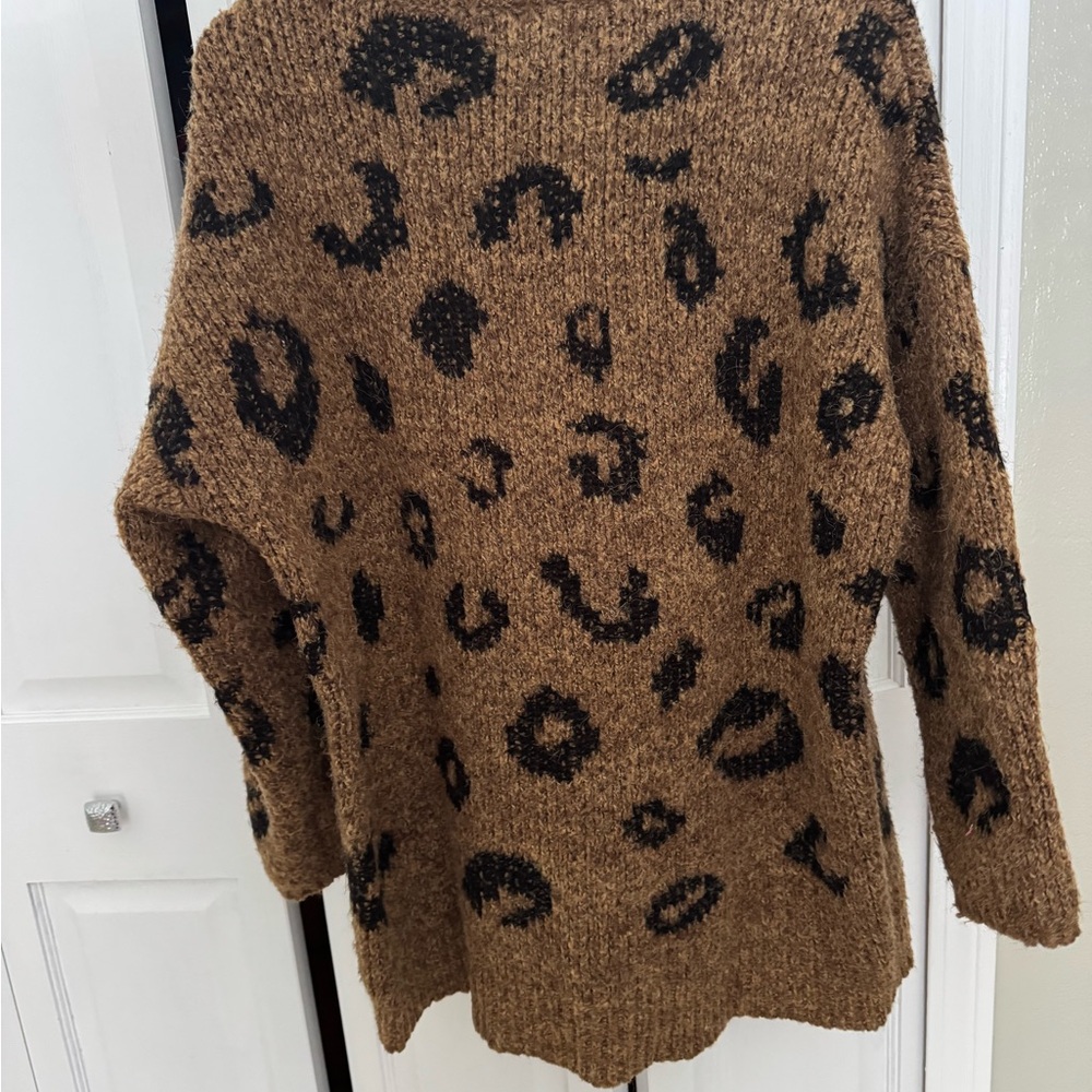 Universal Thread Oversized Sweater - Picture 3 of 5